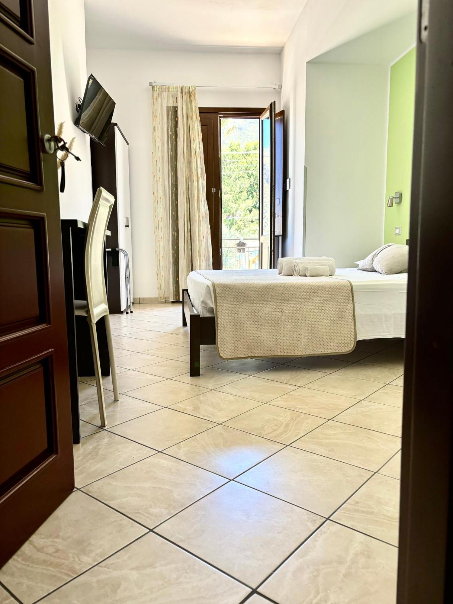 كاستيلوزو Bed And Breakfast Turi المظهر الخارجي الصورة